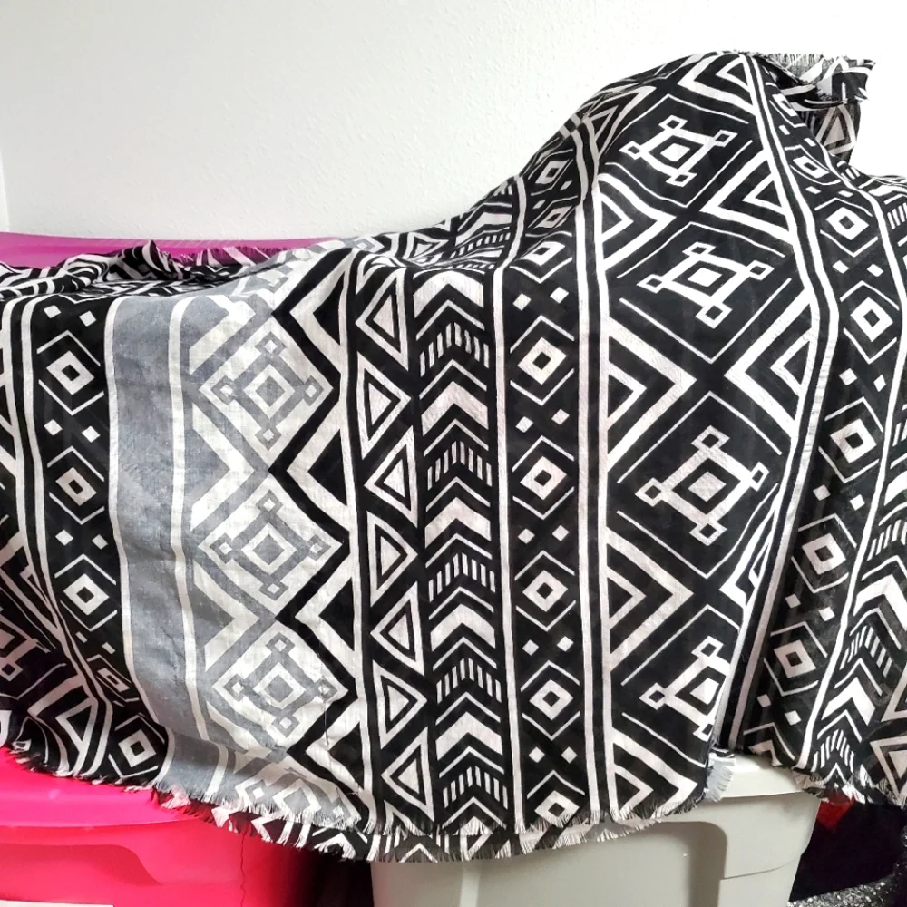 Black & White Aztec Infinity Scarf